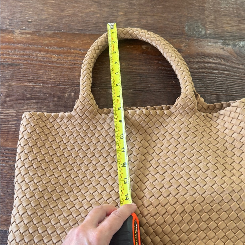 Elegant Tan Woven Tote Bag - Picture 5 of 5